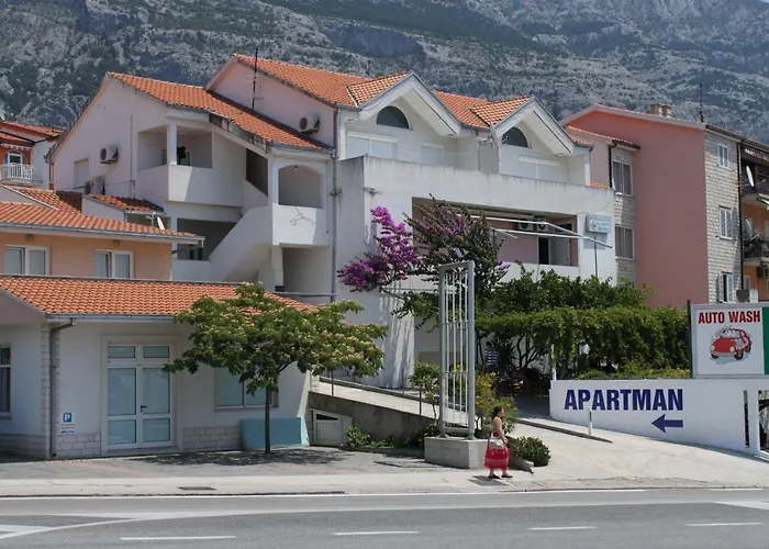 Apartments With A Parking Space Makarska - 6693